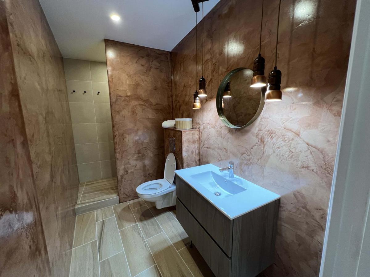 Bel Appartement Au Centre Du Vieux Joigny Esterno foto