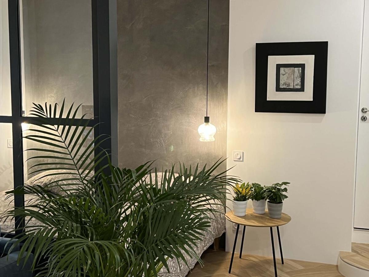 Bel Appartement Au Centre Du Vieux Joigny Esterno foto